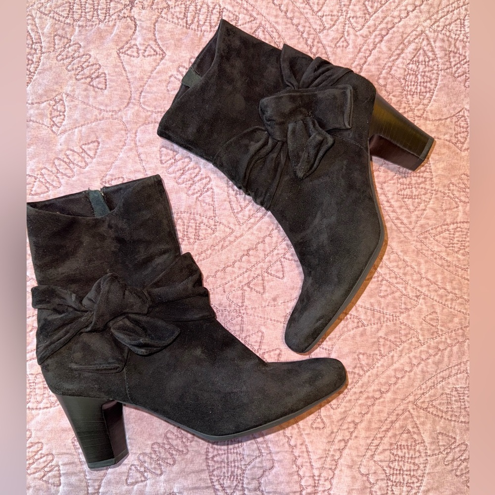 Van Eli Black Suede Heeled Boots - Picture 7 of 15